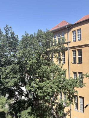 Wohnglück mit bodentiefen Fenstern – Möblierte 1 Zimmer Wohnung
