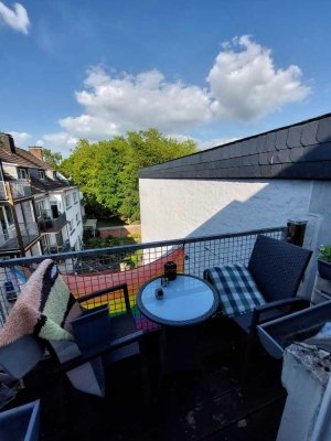 Ihre erste eigene Wohnung: Gemütliche 1,5 Zimmer Wohnung mit Balkon im Dachgeschoss