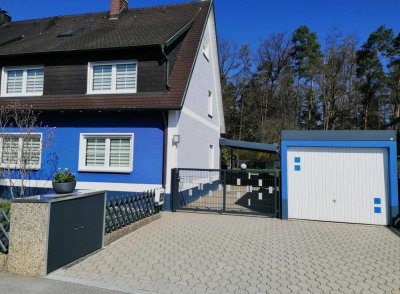 Doppelhaushälfte in Traumlage mit gehobener Ausstattung  und Dachterrasse mit Ausblick in den Wald!
