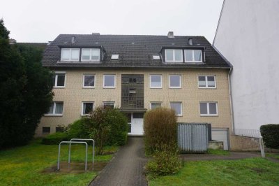 Courtagefrei,  2,5-Zimmer-Dachgeschosswohnung mit Carport in Eidelstedt
