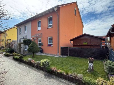 Geräumige Doppelhaushälfte mit 3 Bädern und Doppelcarport in Toplage