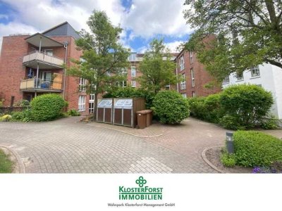 Gepflegte 2-Raum-Wohnung mit Loggia und 2 Garagen