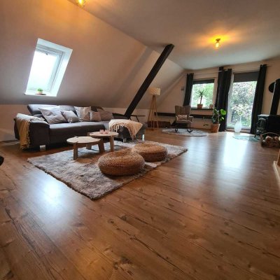 Traumhafte, voll möblierte großzügige 2-Zimmer-DG Wohnung ca 81m2