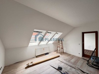 Tolle 2- Zimmer Wohnung mit Balkon/ Loggia/ Einbauküche, Stellplatz möglich