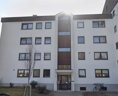 Erstbezug mit Balkon und EBK: Freundliche 3-Raum-Dachgeschosswohnung mit geh. Innenausstattung