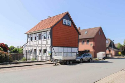 Gepflegtes 5 Zi.- Einfamilienhaus mit großem Garten inkl. Werkstatt und Garage