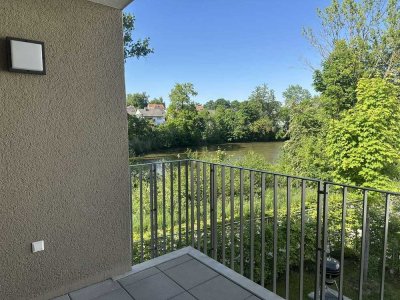 Idyllisch wohnen: Neubauwohnung mit Blick ins Grüne und auf den Weiher