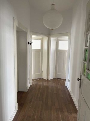 Helle 3-Zimmer-Küche-Bad Wohnung