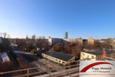 Weitblick mit Augenzwinkern – hier schaut nur die Sonne rein...