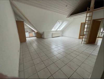 3 Zimmer - Dachgeschoß  mit Wohlfühlambiente und großem überdachtem Balkon
