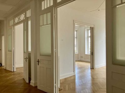 Großzügiger Stilaltbau mit schönem Ausblick und zwei Balkonen