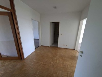 schöne 3 Zi. Wohnung bereit für kurzfristige Mieter