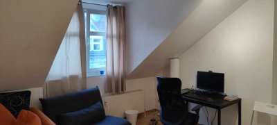 Geräumige Dachgeschosswohnung im Herzen der Neustadt – Nachmieter gesucht zum 01.06.2025!