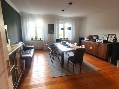 4 bis 6-Zimmer-Altbau-Wohnung mit Balkon in Schwerin Weststadt