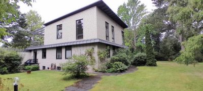 Wohnen im Park - wunderschöne 3,5-Zimmer-Wohnung mit geh. Innenausstattung, Balkon und EBK