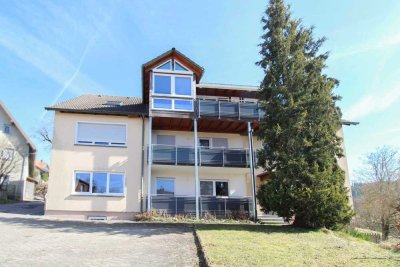 Ort der Gemütlichkeit: 4-Zimmer-Wohnung im EG mit Balkon und Garage
