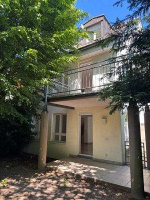 Provisionsfrei - Großzügige Doppelhaushälfte in ruhiger Feldrandlage mit Garten in Wiesbaden