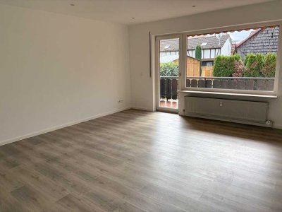 Helle frisch renovierte 3-Zimmer Wohnung mit Balkon in zentraler Lage in Höchst i. Odw.