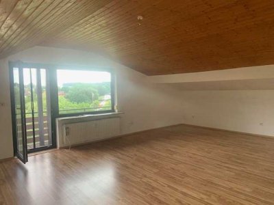 Wohlbach - gemütliche  34 m²- Dachgeschosswohnung mit tollem Balkonausblick ins Grüne - sofort frei!
