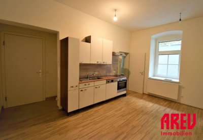 ZENTRALE 2 ZIMMERWOHNUNG NAHE DEM BAUERNBERG - TOP 01