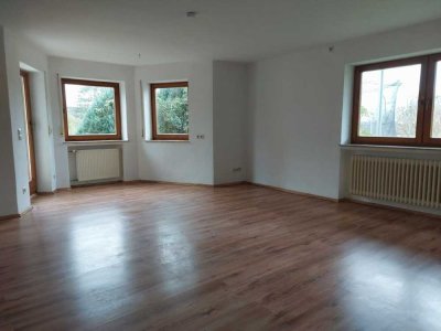84 qm, Einliegerwohnung, 3 Zi,, Küche, Bad, Diele, Garage., in DS-Pfohren