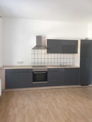 Kleine Erdgeschoss-Wohnung mit Einbauküche *frei ab 1.11.2025*