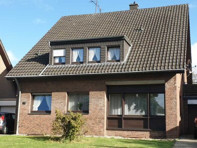Freistehendes 1, 2 oder 3-Familienhaus mit großem Garten in Wegberg