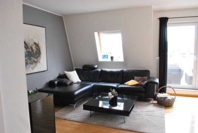 Stilvolle Dachgeschosswohnung (4 ZKB) mit grossem Balkon & 2 inkl. Stellplätzen in Euren