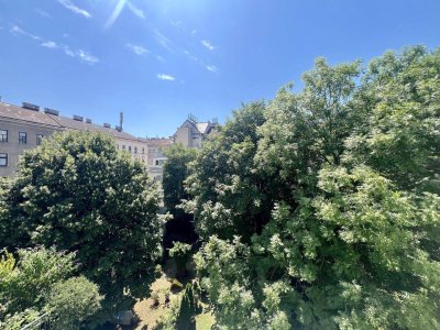 Hofruhelage: Altbauwohnung mit Grünblick!