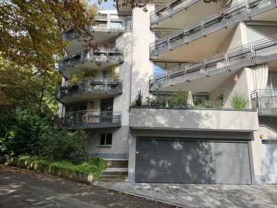 ** EINZIGARTIGE TERRASSENWOHNUNG AM KURPARK – PRIVATER EINGANG, DOPPELGARAGE & LUXUSSANIERUNG **