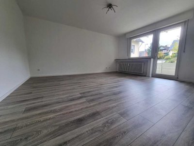 *Modernisierte 2- Zimmer  Wohnung mit Balkon und Stellplatz*