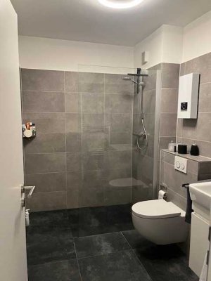 Erdgeschosswohnung mit modernisiertem Bad und Einbauküche in ruhiger Lage