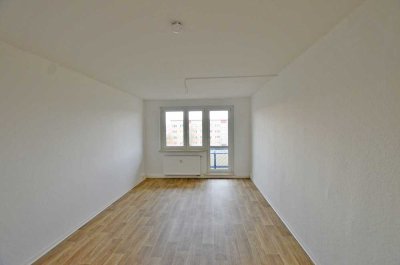 sanierte 5-Raum-Wohnung, 3 Kinderzimmer, II. Etage mit Badewanne und Balkon! Bezug sofort möglich!