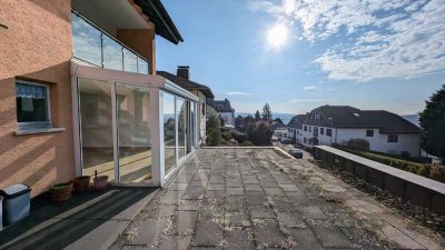 Schuch Immobilien - Charmante Wohnung mit großer sonniger Terrasse und Fernblick - ruhige Lage