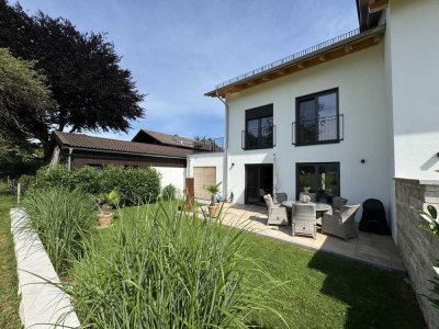 Exklusives Doppelhaus mit Dachterrasse, ruhiger Lage, Garten und freiem Bergblick