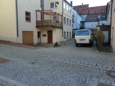 Erstbezug nach Sanierung mit Balkon: Freundliche 1-Raum-Wohnung in Rottenburg an der Laaber