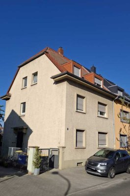 Preiswertes, modernisiertes 6-Raum-Mehrfamilienhaus in Ludwigshafen am Rhein Mundenheim