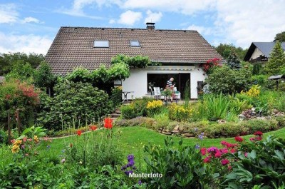 Modernisiertes Einfamilienhaus mit Fußbodenheizung, Carport und Terrasse