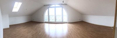 Stilvolle, gepflegte 2-Zimmer-DG-Wohnung, EBK, Balkon in Gersthofen für 1-2 Personenhaushalt