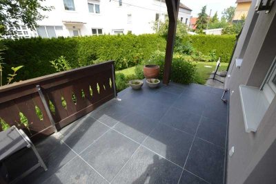 Saniertes Zweifamilienhaus mit 2-Zi.-EG-Whg und 4-Zi.-Maisonette-Whg. mit Garten in Burgweinting