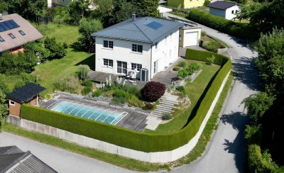 Einfamilienhaus mit Pool und großem Garten in Köstendorf