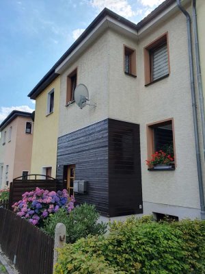 Ansprechende & vollst. renovierte 2-Raum-Hochparterre-Wohnung mit Terrasse in Ebersbach-Neugersdorf