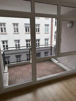 Moderne 3-Zimmer-Wohnung mit Balkon & Skylineblick - ruhig gelegen nahe Frankfurter Hauptbahnhof