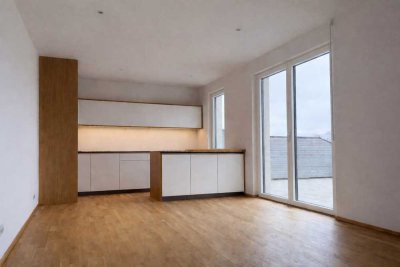 Freundliche und helle 4-Zimmer-Penthouse-Wohnung mit Einbauküche und Balkon in Pasing, München