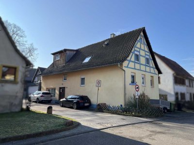 Bauschlott: Viel Platz und wenig Arbeit! Großes Einfamilienhaus, ideal für Familie mit Kind u. Kegel
