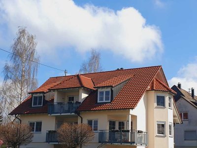 Frisch renovierte 4-Zimmer Dachgeschosswohnung in ruhiger Lage