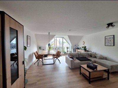 Gepflegte 2,5-Zimmer-Maisonette-Wohnung mit Balkon und EBK in Essen