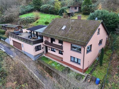 Zweifamilienhaus mit Herz und Geschichte: Raum für Generationen in Eberbach