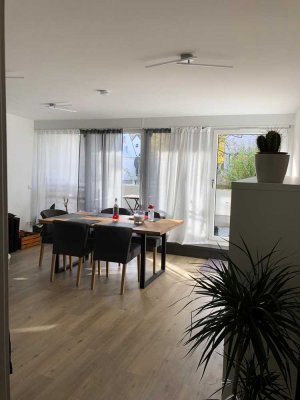 Geschmackvolle, sanierte 5-Zimmer-Erdgeschosswohnung mit geh. Innenausstattung mit Balkon und EBK