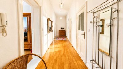 ELEGANTER GRÜNDERZEITKLASSIKER IN BESTLAGE CITY-WEST – 4 ZIMMER, HISTORISCHE DETAILS & BALKON